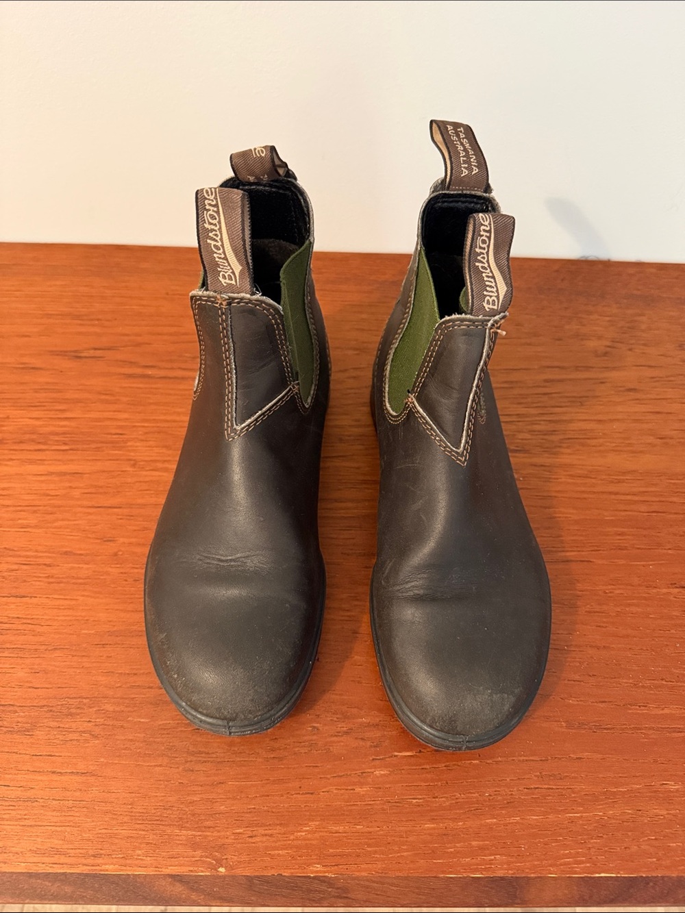 Blundstone 519 Stout Brown Chelsea Boots with Green Gussets